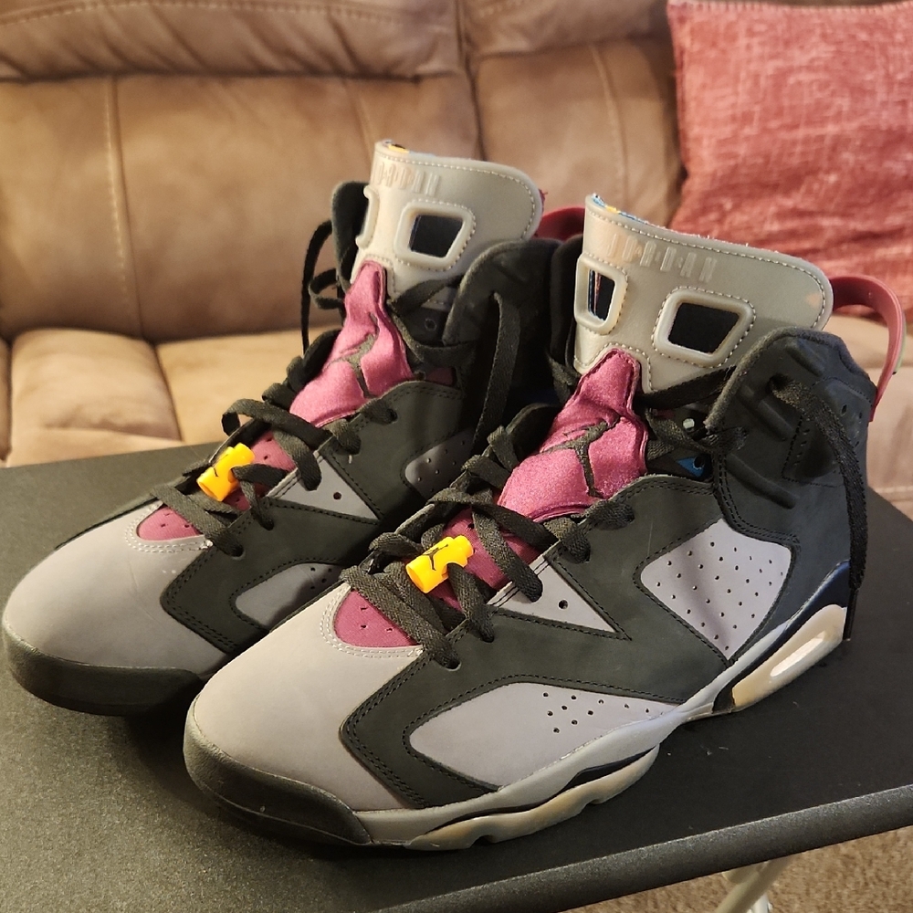 "Jordan 6 Bordeaux" Sneakers - Black, Gray, Burgandy